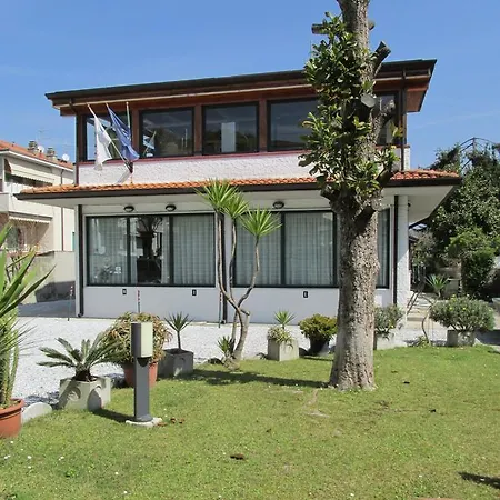 Roby Hotel 3*